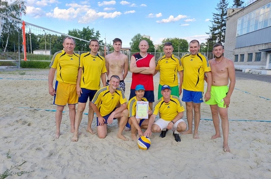 Команди метрополітену та АТ «Укренергомашини» зіграли у волейбол